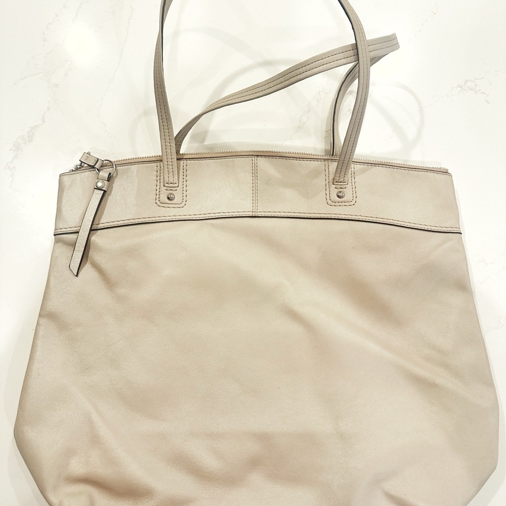 Elegant Cream Tote Bag - Picture 2 of 6